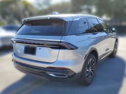 Lincoln Nautilus Premiere AWD 2026 — side view