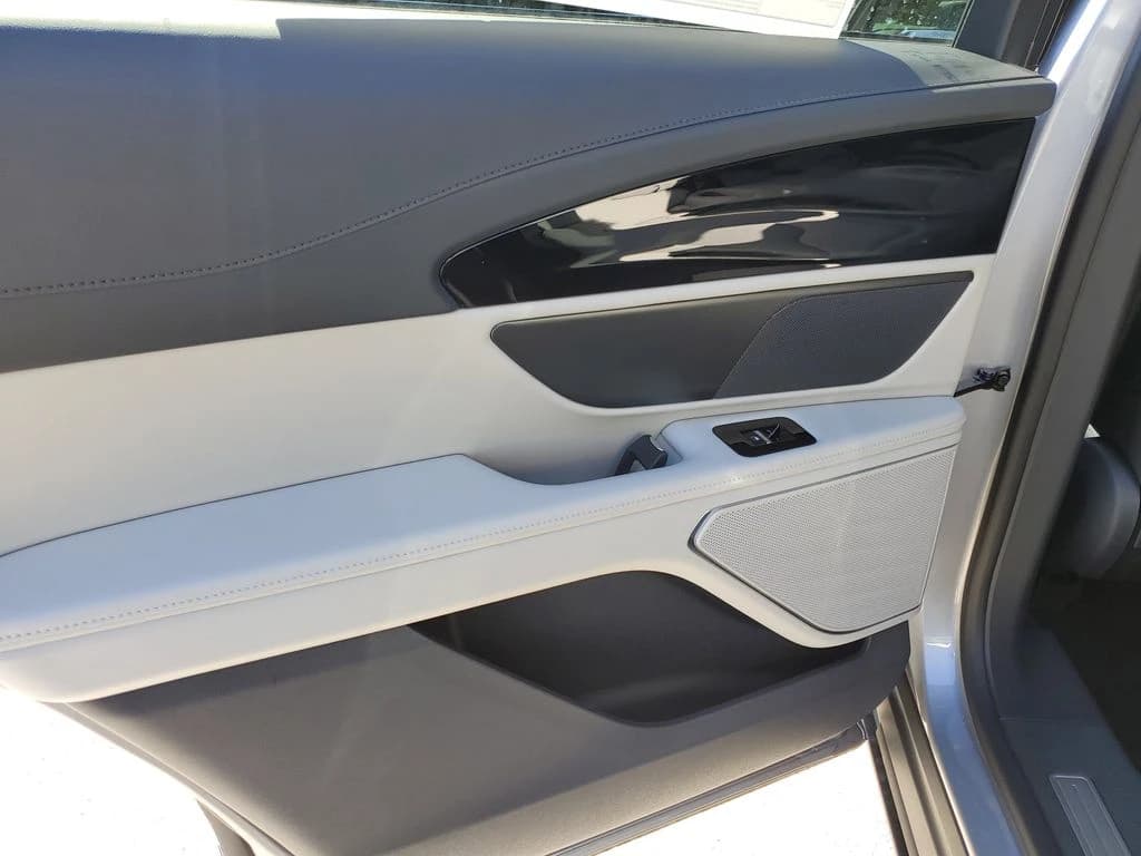 Lincoln Nautilus Premiere AWD 2026 — side view