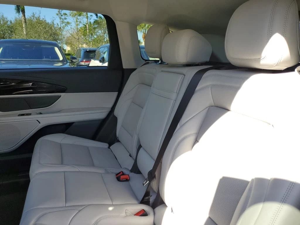 Lincoln Nautilus Premiere AWD 2026 — side view