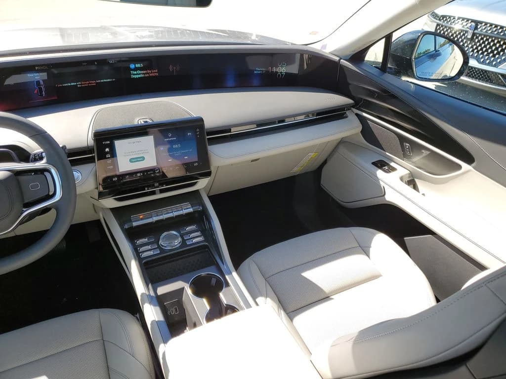 Lincoln Nautilus Premiere AWD 2026 — side view