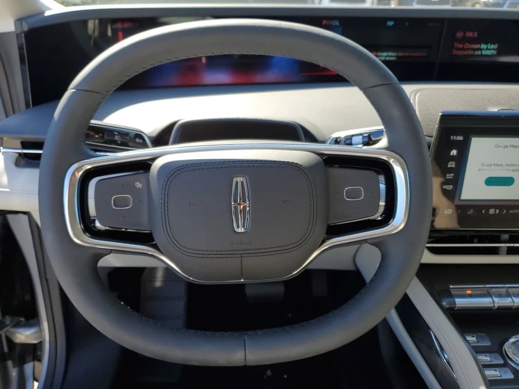 Lincoln Nautilus Premiere AWD 2026 — side view