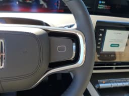 Lincoln Nautilus Premiere AWD 2026 — side view