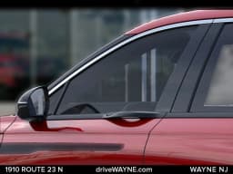 Lincoln Nautilus Premiere AWD 2026 — side view