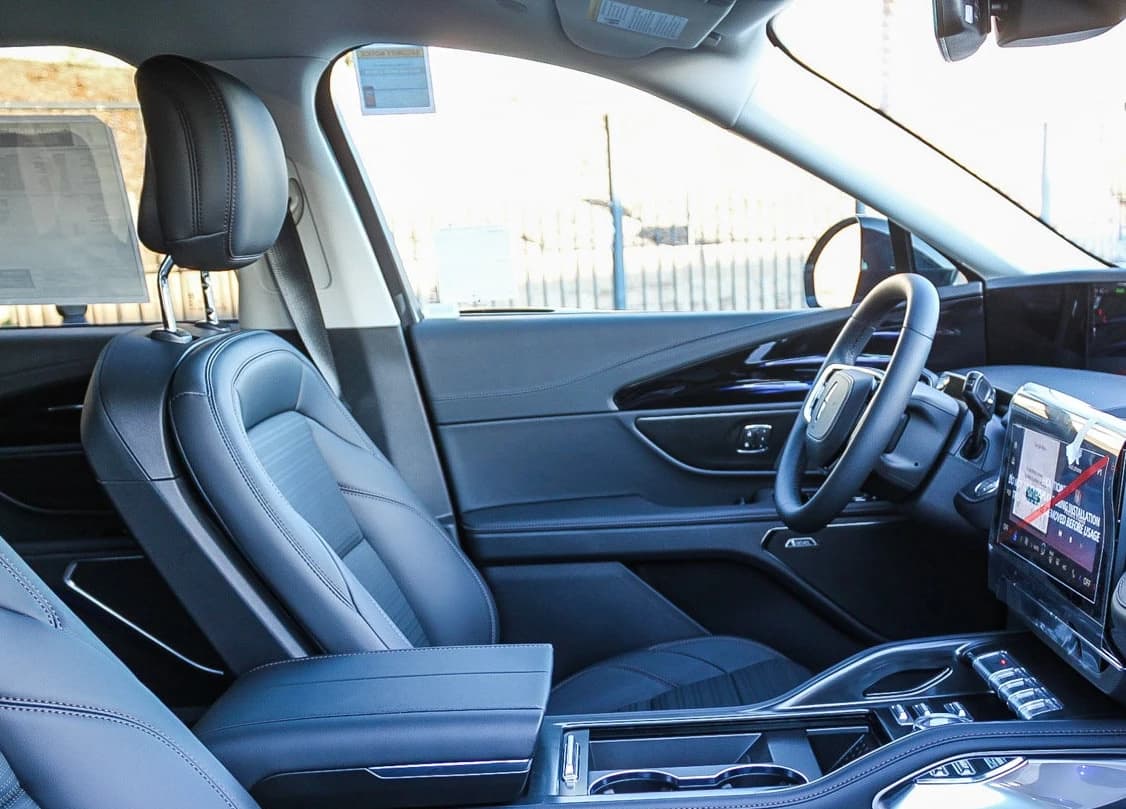 Lincoln Nautilus Reserve AWD 2026 — side view