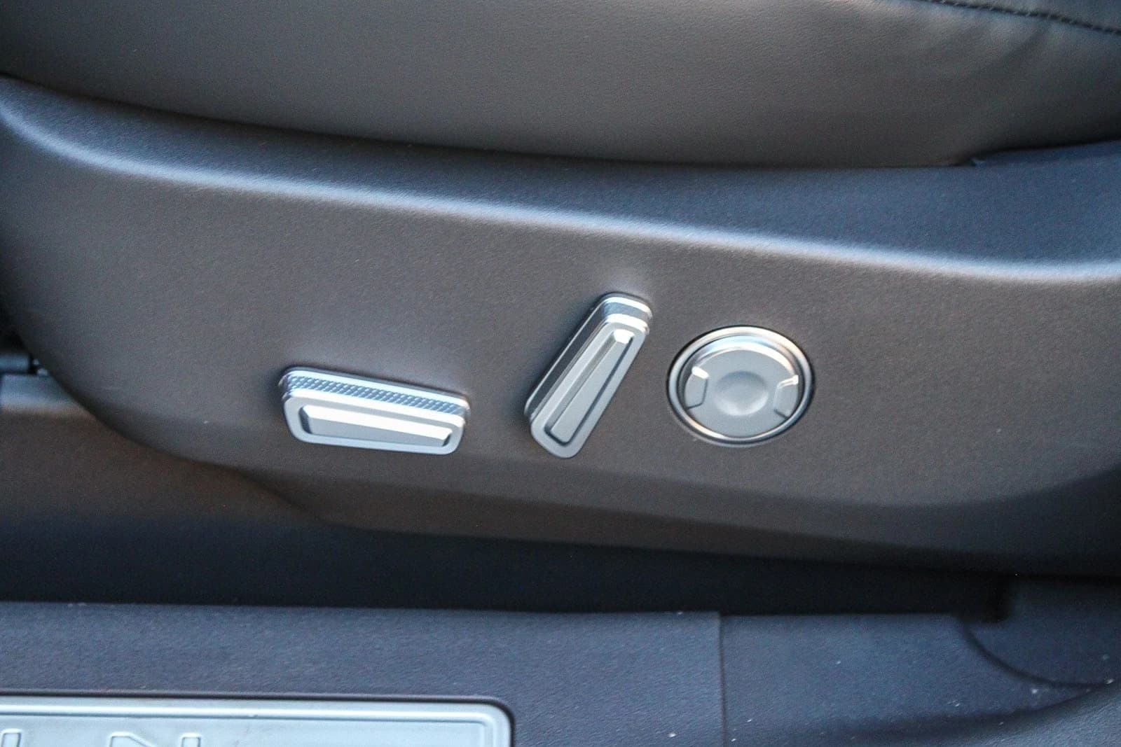 Lincoln Nautilus Reserve AWD 2026 — side view