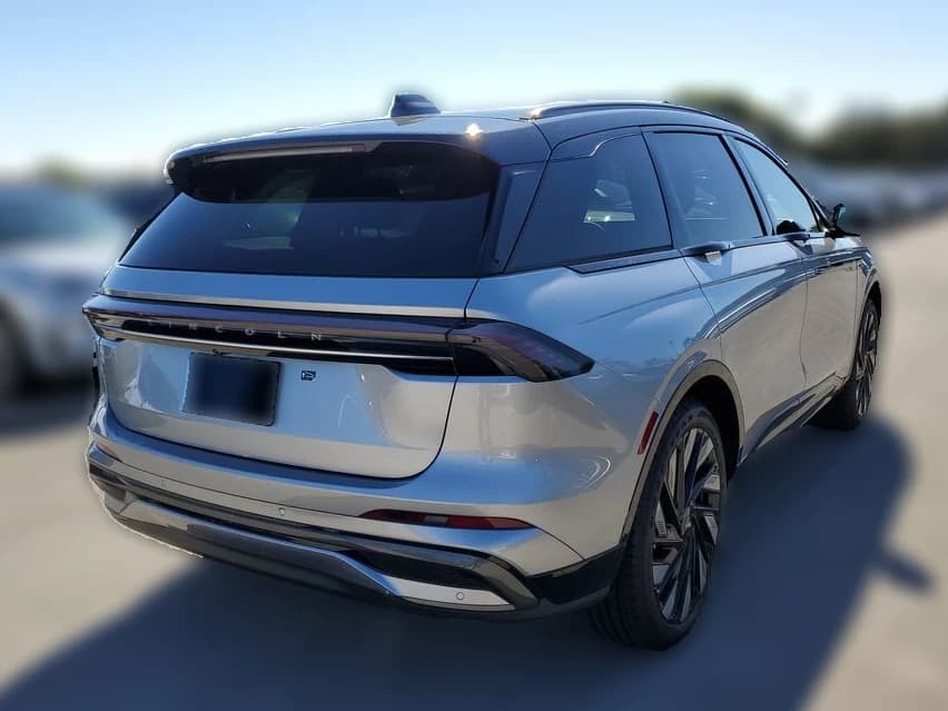 Lincoln Nautilus Reserve AWD 2026 — side view