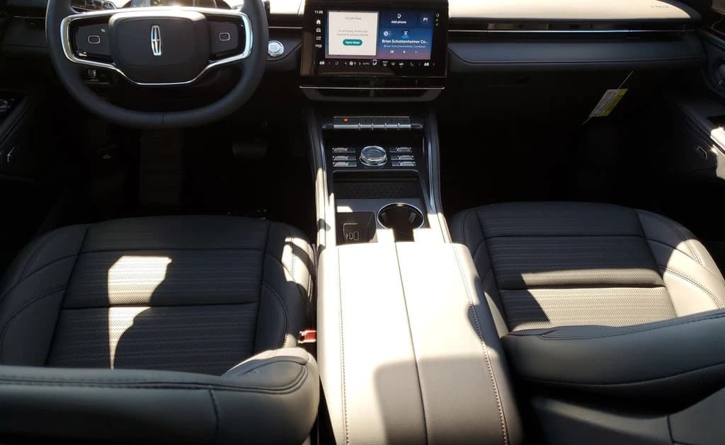 Lincoln Nautilus Reserve AWD 2026 — side view