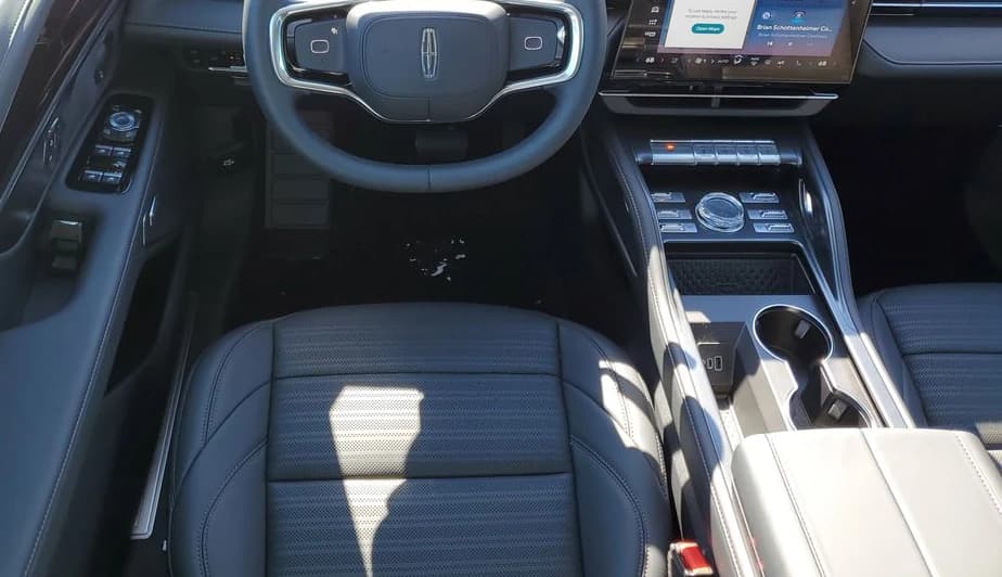 Lincoln Nautilus Reserve AWD 2026 — side view