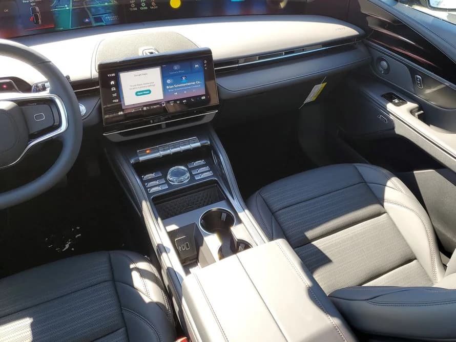 Lincoln Nautilus Reserve AWD 2026 — side view
