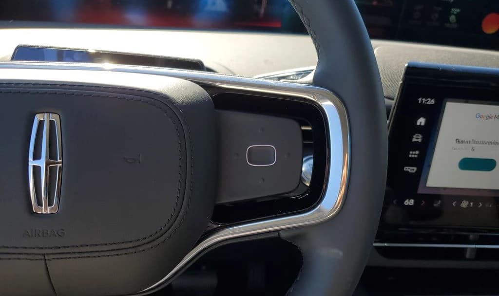 Lincoln Nautilus Reserve AWD 2026 — side view