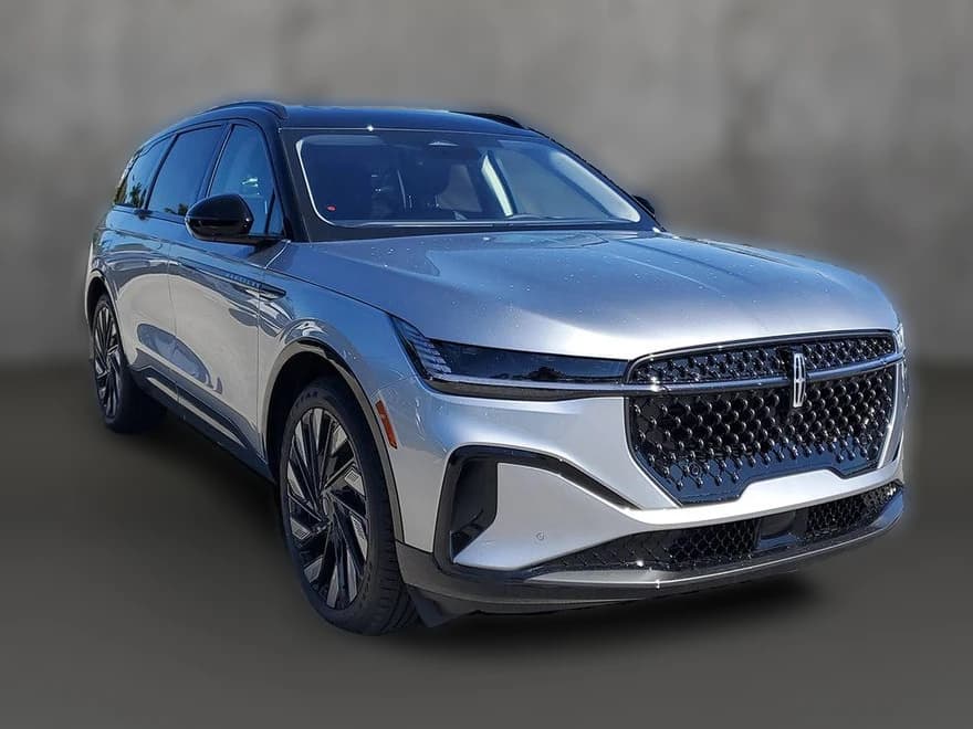 Lincoln Nautilus Reserve AWD 2026 — side view