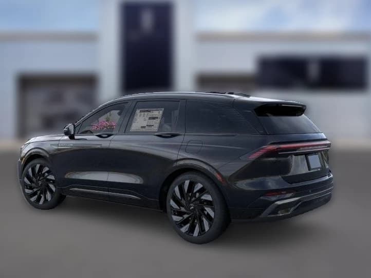 Lincoln Nautilus Reserve AWD 2026 — side view