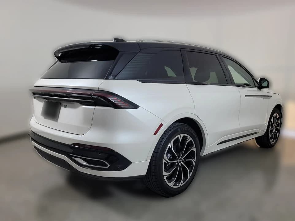 Lincoln Nautilus Reserve AWD 2026 — side view