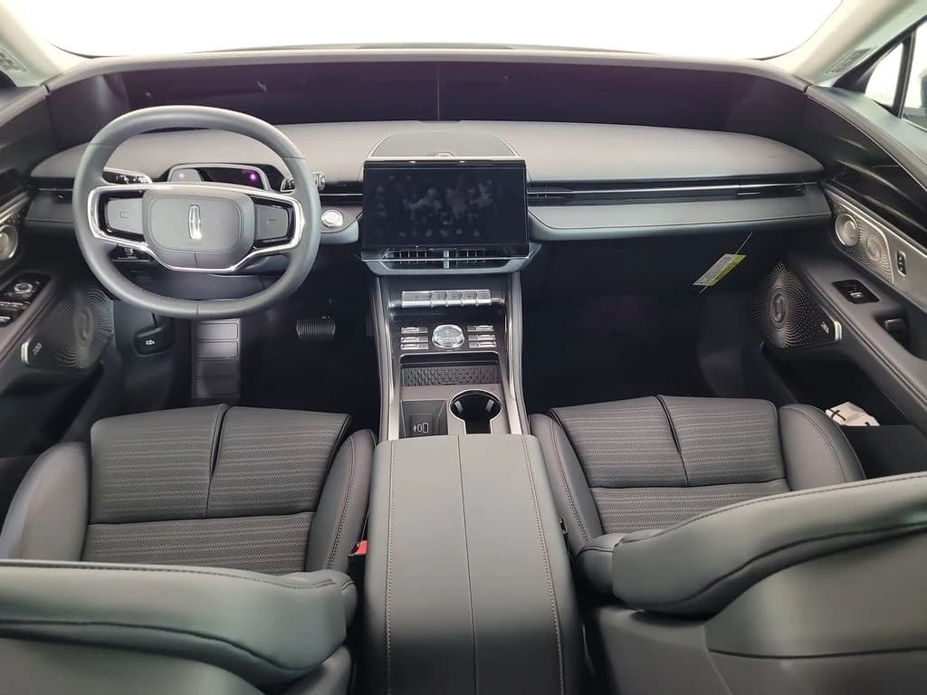 Lincoln Nautilus Reserve AWD 2026 — side view