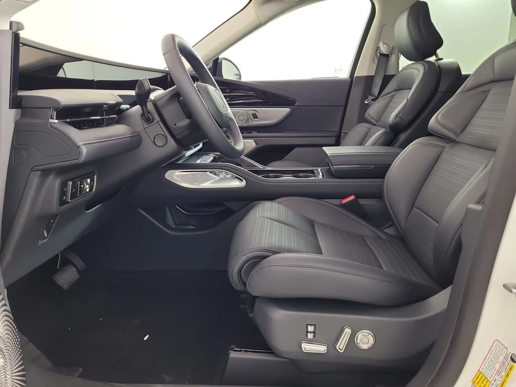 Lincoln Nautilus Reserve AWD 2026 — side view