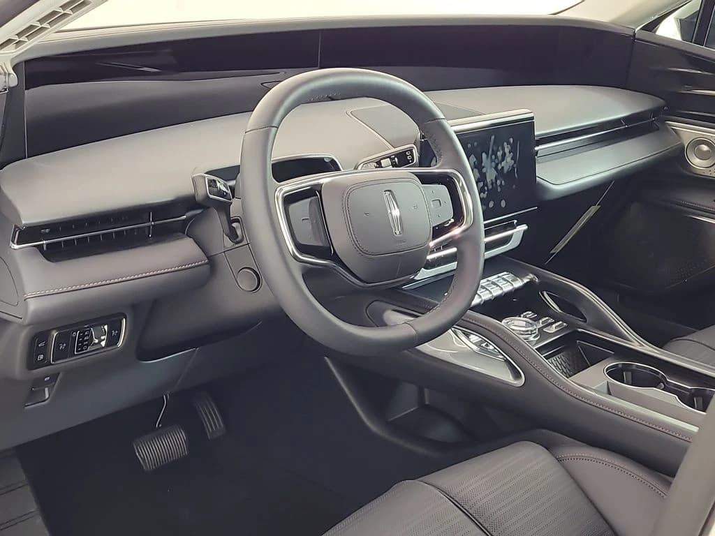 Lincoln Nautilus Reserve AWD 2026 — side view