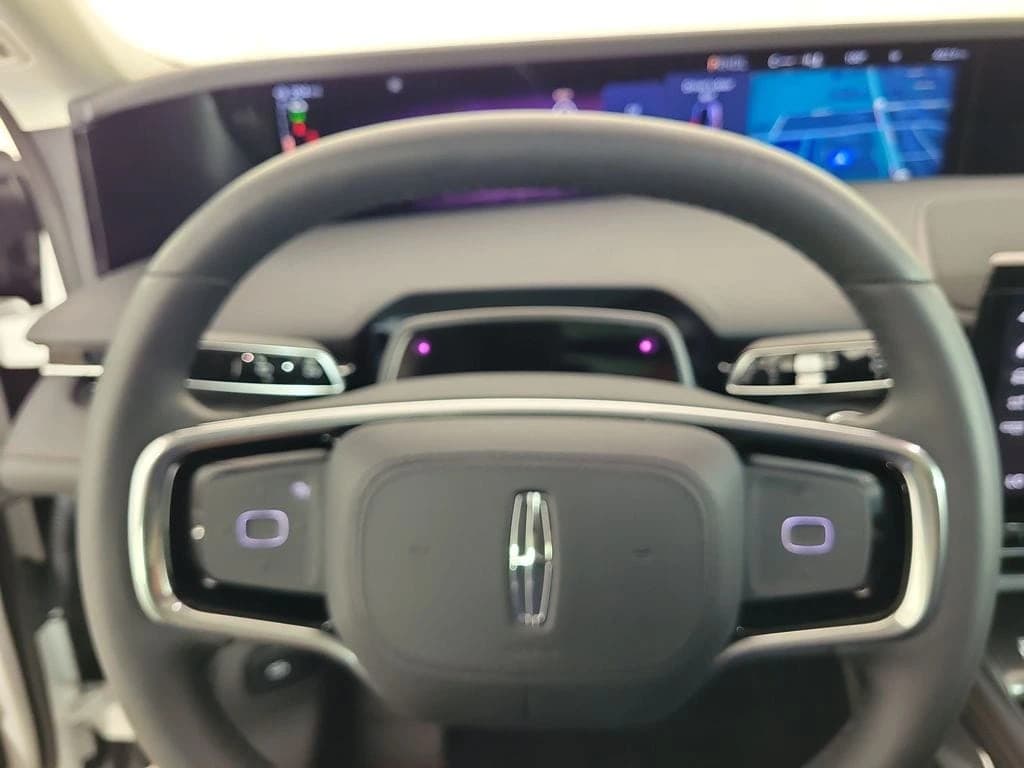 Lincoln Nautilus Reserve AWD 2026 — side view