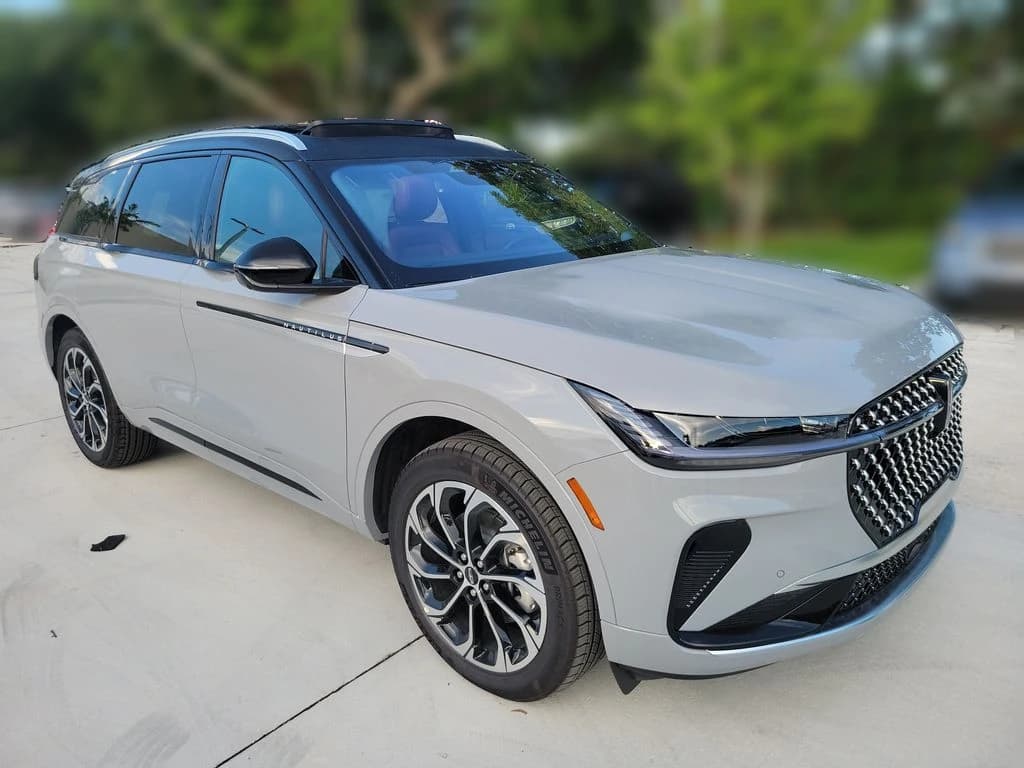Lincoln Nautilus Reserve AWD 2026 — side view