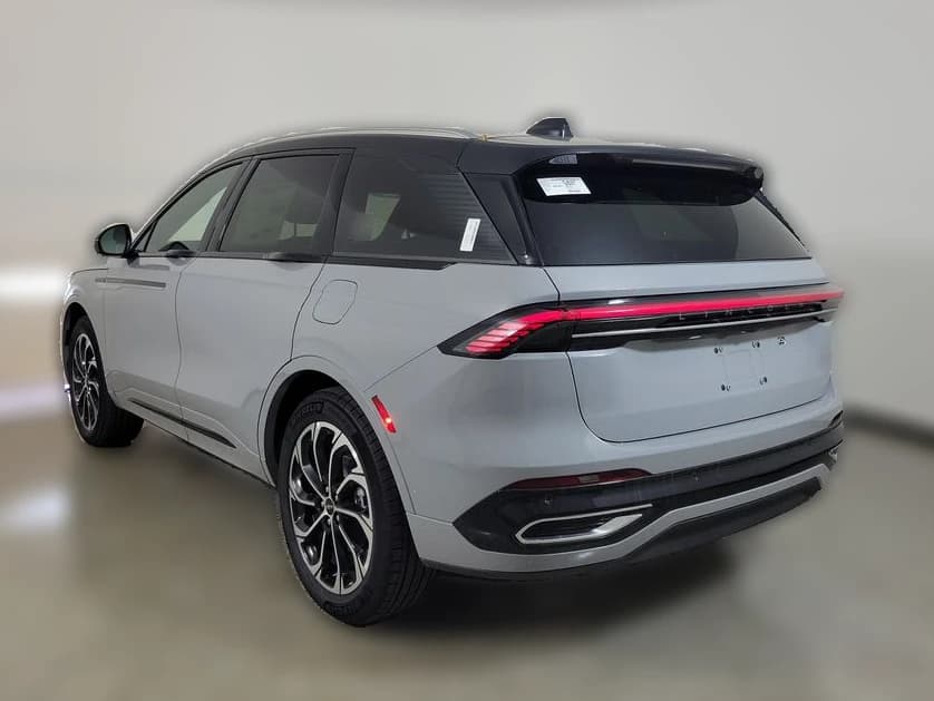 Lincoln Nautilus Reserve AWD 2026 — side view