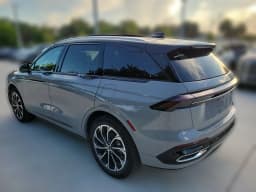 Lincoln Nautilus Reserve AWD 2026 — side view