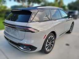 Lincoln Nautilus Reserve AWD 2026 — side view