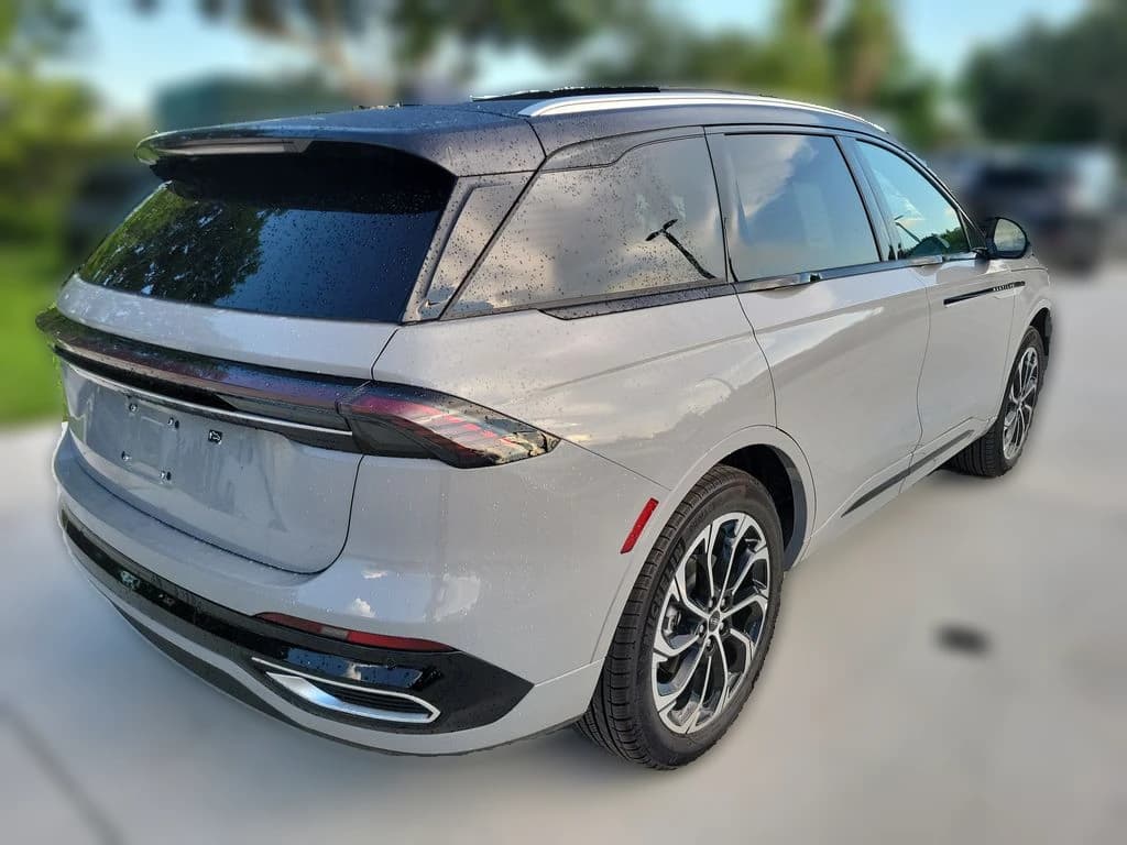 Lincoln Nautilus Reserve AWD 2026 — side view