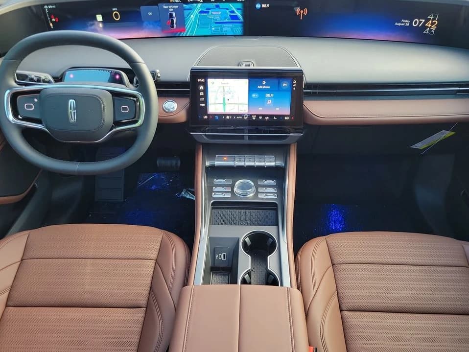 Lincoln Nautilus Reserve AWD 2026 — side view