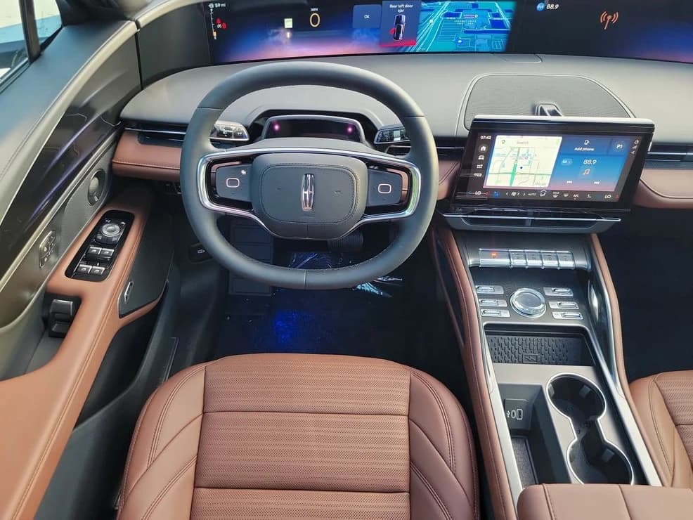 Lincoln Nautilus Reserve AWD 2026 — side view