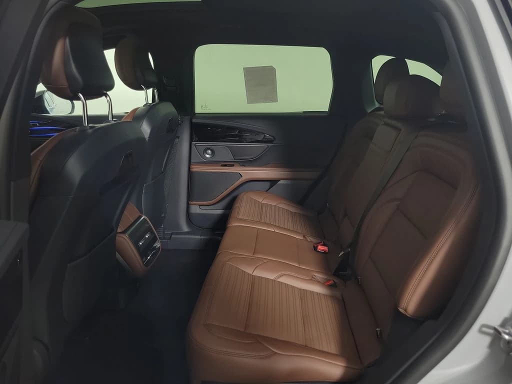 Lincoln Nautilus Reserve AWD 2026 — side view