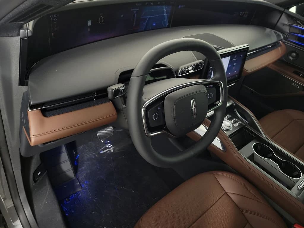 Lincoln Nautilus Reserve AWD 2026 — side view