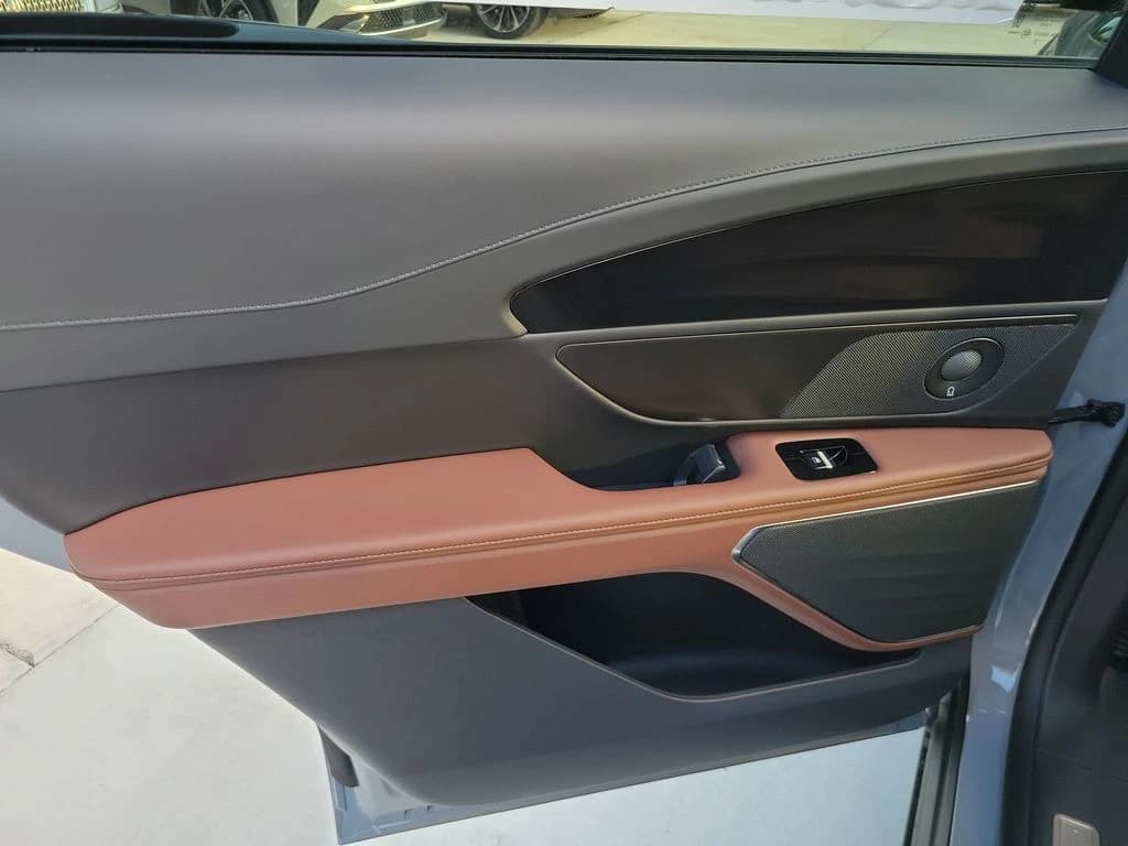 Lincoln Nautilus Reserve AWD 2026 — side view
