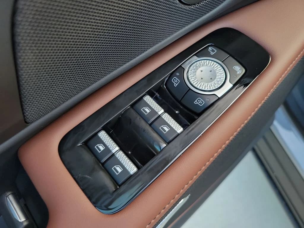 Lincoln Nautilus Reserve AWD 2026 — side view