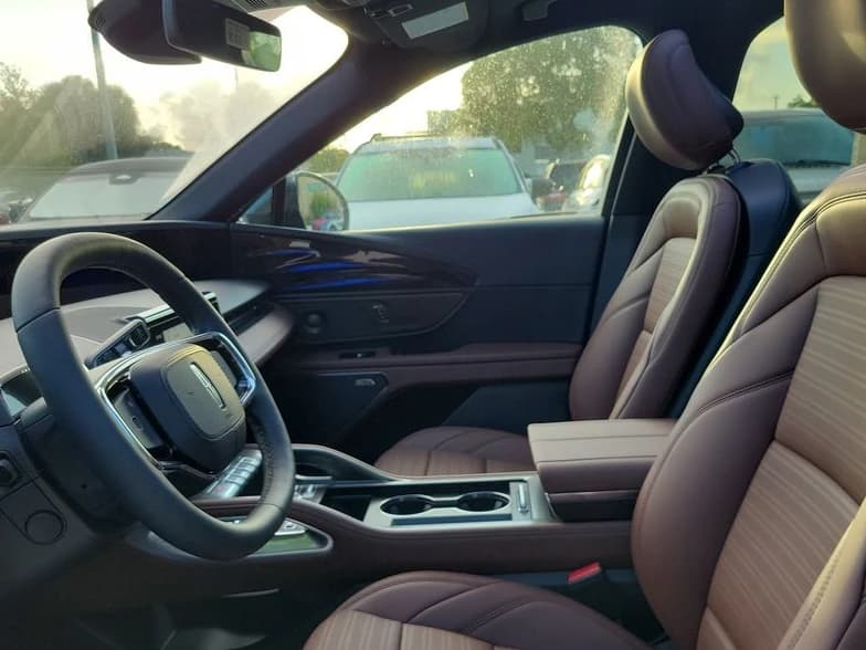 Lincoln Nautilus Reserve AWD 2026 — side view