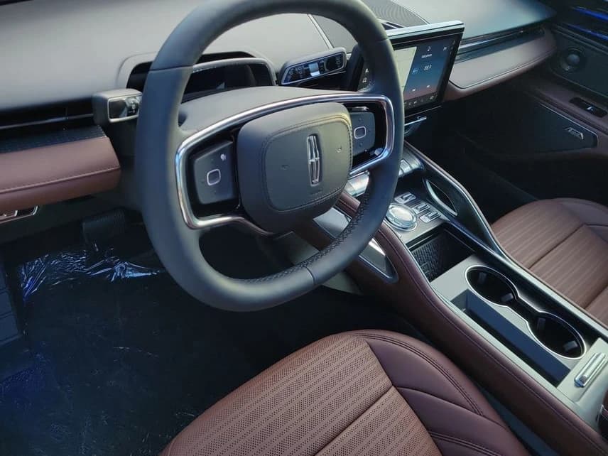 Lincoln Nautilus Reserve AWD 2026 — side view