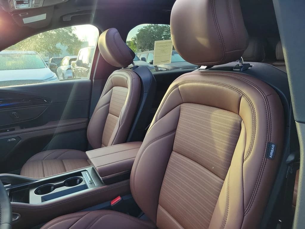 Lincoln Nautilus Reserve AWD 2026 — side view
