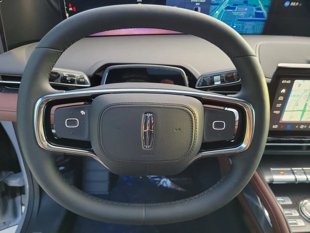Lincoln Nautilus Reserve AWD 2026 — side view
