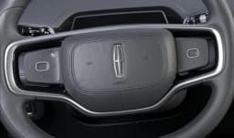 Lincoln Nautilus Reserve AWD 2026 — side view