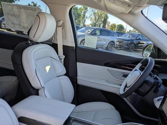 Lincoln Nautilus Black Label AWD 2026 — side view