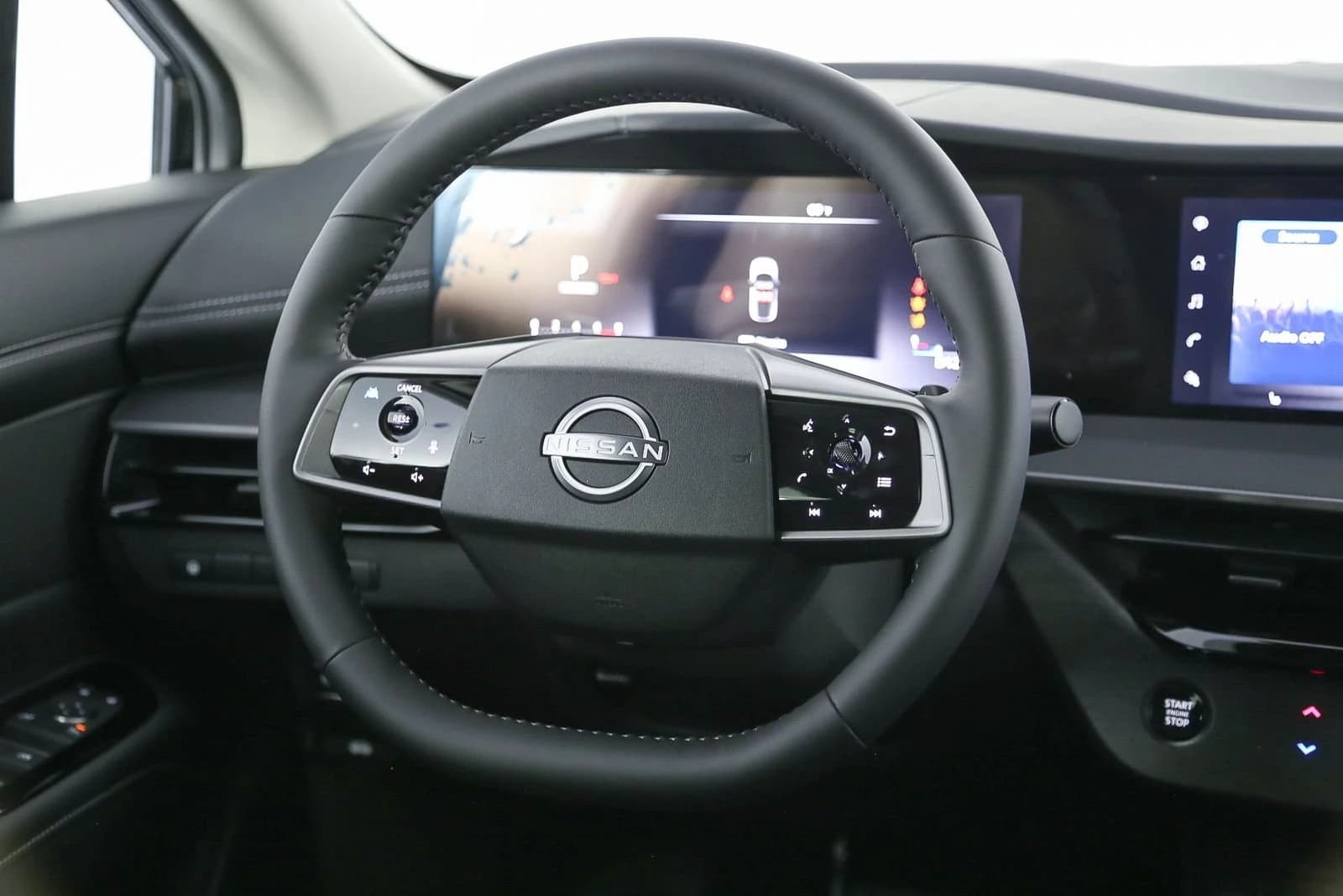 Nissan Murano SV FWD 2025 — side view