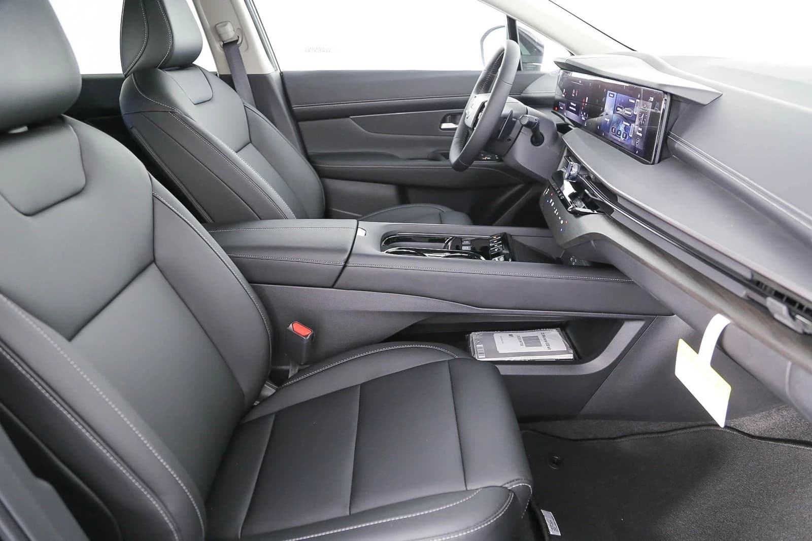 Nissan Murano SV FWD 2025 — side view