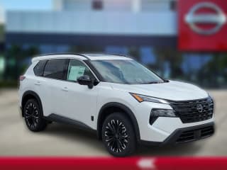 Nissan Rogue Dark Armor FWD
