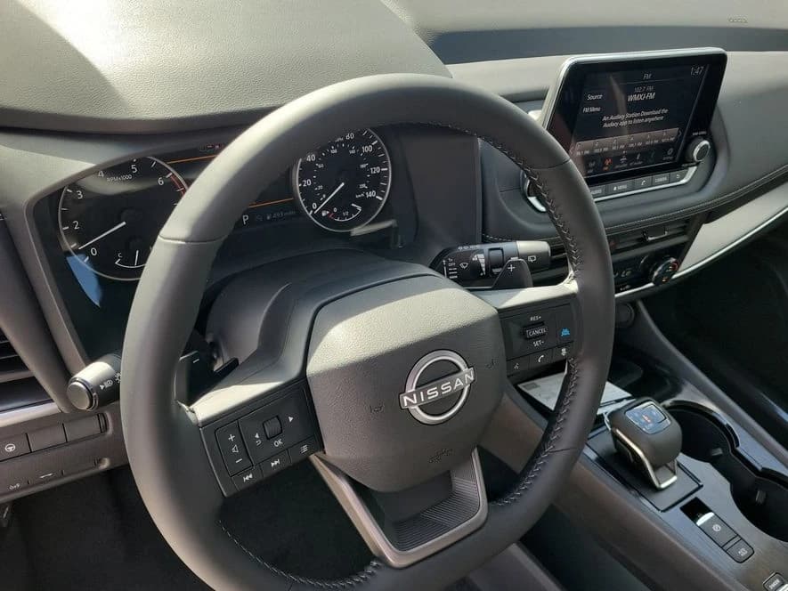 Nissan Rogue SV FWD 2026 — side view