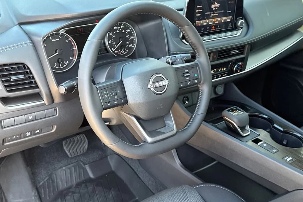 Nissan Rogue SV FWD 2026 — side view