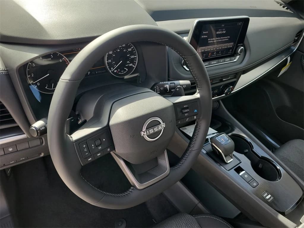 Nissan Rogue SV FWD 2026 — side view