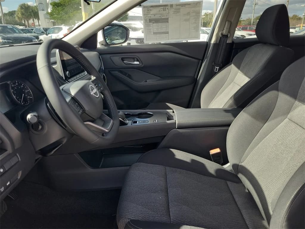 Nissan Rogue SV FWD 2026 — side view