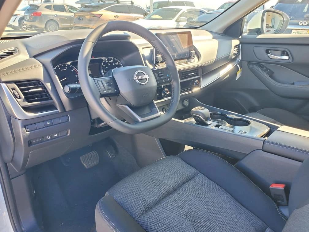 Nissan Rogue Dark Armor FWD 2026 — side view