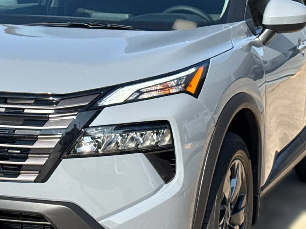 Nissan Rogue SV FWD 2026 — side view