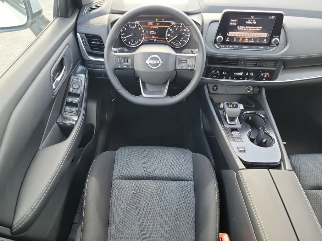 Nissan Rogue SV FWD 2026 — side view
