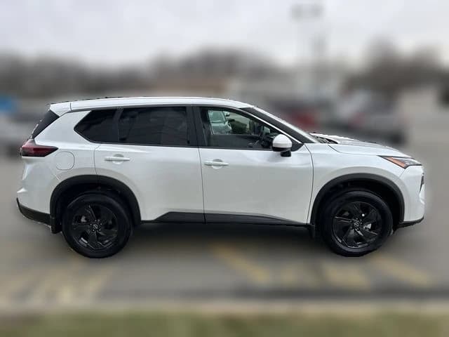Nissan Rogue SV AWD 2026 — side view