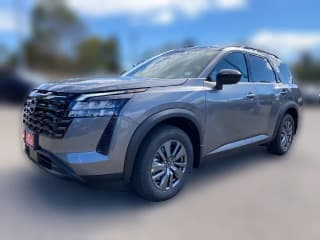 Nissan Pathfinder SV 4WD